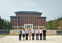 Prof. Wong Suk-ying (fourth from left), visits Cixi High School